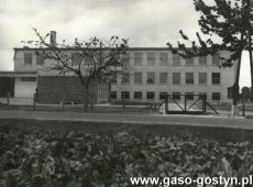 5940.Szkola Podstawowa (Tysiaclatka) w Bodzewie (koniec lat 60. XX wieku)