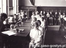 5941. Ratusz w Gostyniu - podsumowanie konkursu dla dzieci na wykonanie kukielek (27 maja 1969 r.)