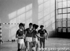 5943.Final Wojewodzkich Igrzysk Mlodziezy Szkolnej w Pilce Siatkowej w hali sportowej SP 2 w Gostyniu (1988 r.) - siatkarze gostynskiego LO.JPG