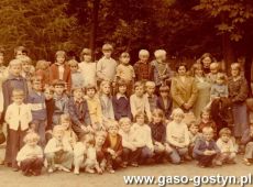 5945.Wycieczka dzieci z Kunowa do ZOO w Poznaniu zorganizowana przez Kolo Gospodyn Wiejskich (1979 r.)