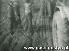 5946.Prace spoleczne uczniow szkoly Podstawowej w Kunowie dla uczczenia VII Zjazdu PZPR (1975 r.)