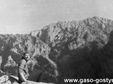 5948. Gabriela Wyzujak (kierownik Oddzialu dla Dzieci i Mlodziezy gostynskiej biblioteki) na gorskim szlaku (Zakopane, 1959 r.)