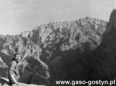 5948. Gabriela Wyzujak (kierownik Oddzialu dla Dzieci i Mlodziezy gostynskiej biblioteki) na gorskim szlaku (Zakopane, 1959 r.)
