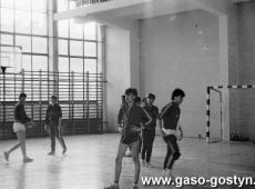 5948.Final Wojewodzkich Igrzysk Mlodziezy Szkolnej w Pilce Siatkowej w hali sportowej SP 2 w Gostyniu (1988 r.) - siatkarze gostynskiego LO.JPG