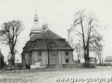 5948.Kosciol parafialny w Kuowie na poczatku lat 90. XX wieku