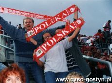 595.Kibice z Gostynia na meczu Polska-Norwegia (3-0) w ramach eliminacji Mistrzostw Swiata Korea Pld.-Japonia 2002 (Chorzow, 1 wrzesnia 2001 r.)
