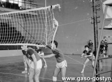 5953.Final Wojewodzkich Igrzysk Mlodziezy Szkolnej w Pilce Siatkowej w hali sportowej SP 2 w Gostyniu (1988 r.) - siatkarze gostynskiego LO.JPG