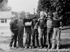 5981.Uczniowie Szkoly Podstawowej nr 1 im. Czarnego Legionu w Gostyniu (1985 r.).JPG