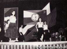 5984.Akademia dla upamietnienia 43 rocznicy podpisania ukladu o przyjazni i pomocy wzajemnej pomiedzy PRL i ZSRR oraz Swieta Pracy (Gostyn, 1 maja 1988r.)