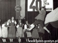 5990.Wystep zepolu folklorystycznego z Suhl (NRD) w Gostynskim Osrodku Kultury HUTNIK w Gostyniu (1985 r.)