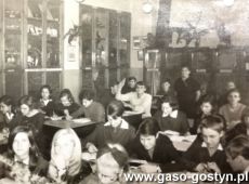 6012.Zajecia kolka przyrodniczego w Liceum Ogolnoksztalcacym w Gostyniu (1969 r.)