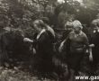6022.Zajecia w plenerze czlonkow kolka przyrodniczego w Liceum Ogolnoksztalcacym w Gostyniu (1969 r.)