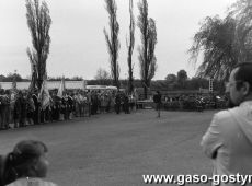 6031.Capstrzyk z okazji Dnia Zwyciestwa - plac przy Gorze Zamkowej w Gostyniu (9 maja 1985 r.)