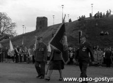 6032.Capstrzyk z okazji Dnia Zwyciestwa - plac przy Gorze Zamkowej w Gostyniu (9 maja 1985 r.)-wreczenie sztandaru Szczepowi Harcerskiemu im. Powstancow Wlkp.