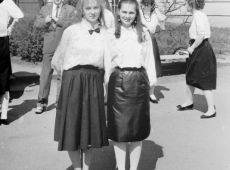 6058.Pozegnanie absolwentow (klasa IVd) Liceum Ogolnoksztalcacego w Gostyniu (1987 r.).JPG