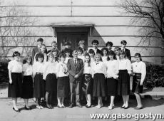 6061.Pozegnanie absolwentow (klasa IVd z wychowawca prof. Jerzym Kaczorowski) Liceum Ogolnoksztalcacego w Gostyniu (1987 r.).JPG