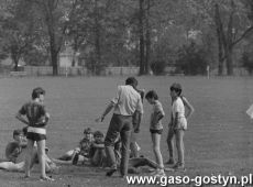 6063.Reprezentacja w pilce noznej Szkoly Podstawowej nr 4 w Gostyniu z trenerem Piotrem Radojewskim (1987 r.).JPG