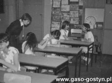 6098.Lekcja kolezenska kultury fizycznej w klasie Szkoly Podstawowej nr 1 w Gostyniu (26 lutego 1985 r.).JPG