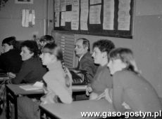 6100.Lekcja kolezenska kultury fizycznej w klasie Szkoly Podstawowej nr 1 w Gostyniu (26 lutego 1985 r.).JPG