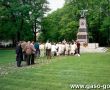 6171.Delegacja z Gostynia na obchodach 50. rocznicy zwyciestwa nad faszyzmem (Drezno, 5-9 maja 1995 r.)-przed pomnikiem armii radzieckiej