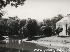 6190.Staw przy palacu w Goli (ok. 1980 r.)