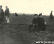 6193.Zbiorka ziemniakow przez uczniow Szkoly Podstawowej w Bodzewie na polu miejscowego PGR-u (wrzesien 1969 r.)