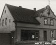 6197.Dom przy Rynku 14 w Piaskach (zdjecie z poczatku lat 80. XX wieku), 4 stycznia 1919 roku w tym domu ukonstytuowala sie piaskowska Rada Ludowa przejmujac administracje z rak pruskich