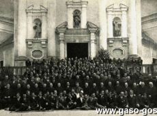 624.Uczestnicy XI Zjazdu Zwiazku Sodalicji Marianskich Uczniow Szkol Srednich w Polsce (Swieta Gora w Gostyniu, 4-6 lipca 1932 r.), w srodku Prymas August Hlond