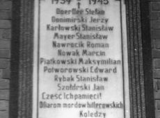 631. 14 wrzesnia 1947r. odslonieto tablice na budynku produkcyjnym Cukrowni w Gostyniu dla oddania holdu pomordowanym przez hitlerowcow pracownikom i akcjonariuszom Cukrowni