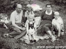 6312.Rodzina Galusinskich z Gostynia (ok. 1955 r.) na pikniku dla dzieci z Przedszkola Rzemieslniczego