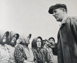 6333.Franciszek Musielak-przewodniczacy rolnej rady zakladowej wraz z  pracownicami PGR Gola (ok. 1950 r.)