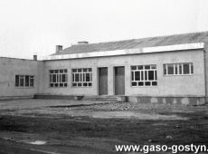 6343.Sala wiejska w Brzeziu - miejsce spotkan, zebran, zabaw, wesel (lata 80. XX wieku)