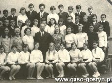 6387.Nauczyciele i absolwenci Szkoly Podstawowej w Szelejewie (1971 r.)