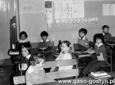 6391.Uczniowie Szkoly Podstawowej w Pepowie (1980 r.).JPG