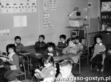 6392.Uczniowie Szkoly Podstawowej w Pepowie (1980 r.).JPG