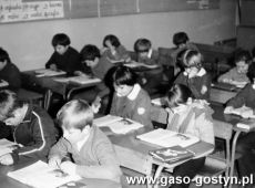 6396.Uczniowie Szkoly Podstawowej w Pepowie (1980 r.).JPG