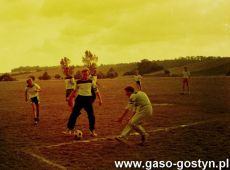 6418.Mecz pilki noznej nauczyciele gminy Gostyn kontra uczniowie Szkoly Podstawowej w Daleszynie (boisko w Daleszynie, 1992 r.).JPG