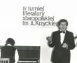 6419. IV Turniej Literatury Staropolskiej im.Andrzeja Krzyckiego w gostynskim Hutniku (1985 r.)-wystep Bozeny Nalewajko (Akademia Muzyczna w Poznaniu) i Lecha Lotockiego z Teatru Nowego