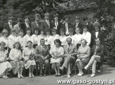 6422.Grono pedagogiczne i absolwenci Szkoly Podstawowej w Szelejewie (1987 r.)