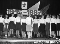 6430.Miejsko-Gminny Osrodek Kultury Hutnik w Gostyniu - akademia z okazji 42. rocznicy zakonczenia II wojny swiatowej (1987 r.)