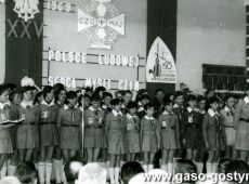 6435.Szkola Podstawowa w Pudliszkach - akademia dla uczczenia 50. rocznicy Powstania Wielkopolskiego (1969 r.)