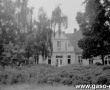 6468.Dwor w Cichowie wybudowany w 1908 roku dla Bukowieckich wedlug projektu Rogera Slawskiego na zdjeciu z 1982 roku.JPG