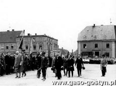 647.Prezydent Ignacy Moscicki na gostynskim Rynku dokonuje przegladu oddzialow Przysposobienia Wojskiwegona (22 maja1929 r.)