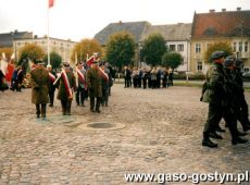 6471.Rynek w Gostyniu - obchody Swieta Niepodleglosci (11 listopada 2002 r.)