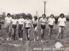 6502.Przed startem do szkolnego biegu przelajowego w Piaskach w roku szkolnym 1977-1978