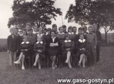 6527.Uczniowie klasy IV i V Szkoly Podstawowej w Dusinie (1962 r.)