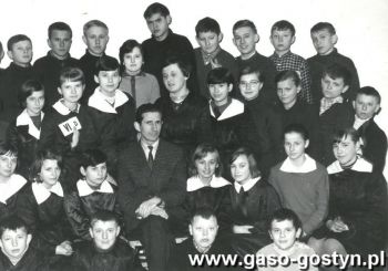 653.Klasa VId (wych. W.Alankiewicz) - Szkola Podstawowa nr 1 w Gostyniu, rok szkolny 1964-1965