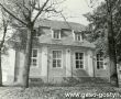 6532.Dom katolicki w Starym Gostyniu na zdjeciu z polowy lat 80. XX wieku (dom wybudowany w 1910 roku ze skladek parafian z przeznaczeniem na cele katechetyczne)