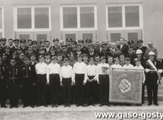 6536.Druhowie OSP w Krobi po uroczystosci wreczenia sztandaru ufundowanego przez spoleczenstwo miasta w 1968 roku