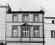 6540.Rynek w Krobi, dom pod numerem 4, wybudowany pod koniec XIX wieku, rozbudowany w 1926 roku (zdjecie z lat 80. XX wieku)